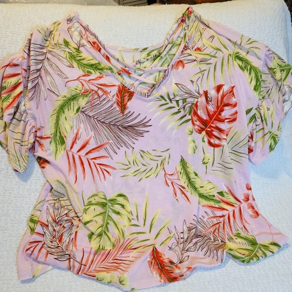 BLOUSE 👚 - Picture 2 of 3